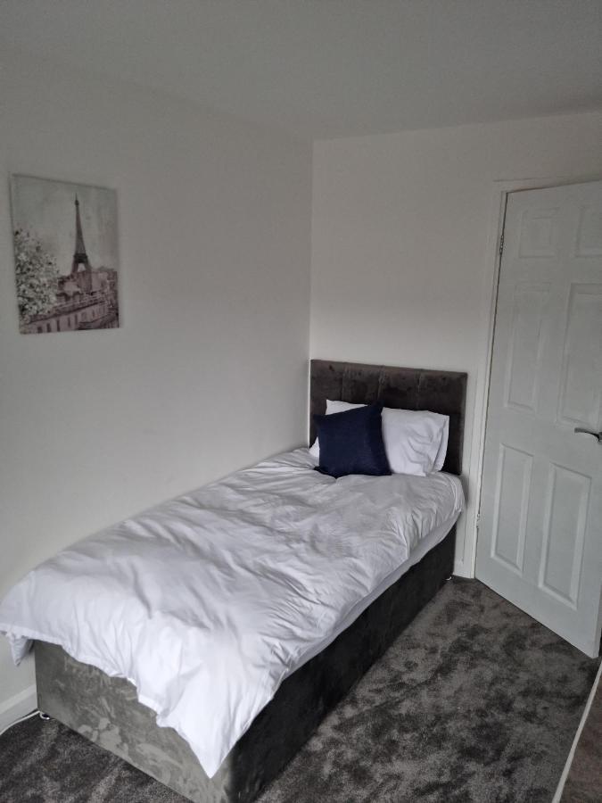3 Bedroom House-Ellesmere Port Eksteriør bilde